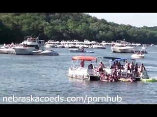 Fiesta del lago sin fronteras chicas desnudas de la universidad en vacaciones