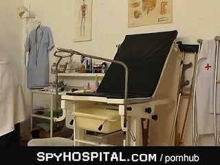 Video espía de la cámara del hospital de mujer desnuda paciente