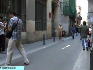 Babe lauren desnuda muestra su culo caliente increíble en público