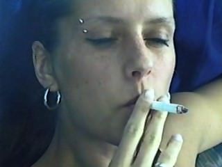 Chica que fuma davidoff magnum cigarette pt.2
