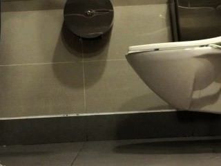 Spycam en el baño hombres 01