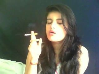 Latina poder de fumar # 1