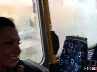Lindsey olsen culo follado en el autobús público
