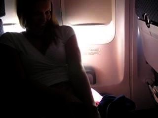 Masturbándose en el avión